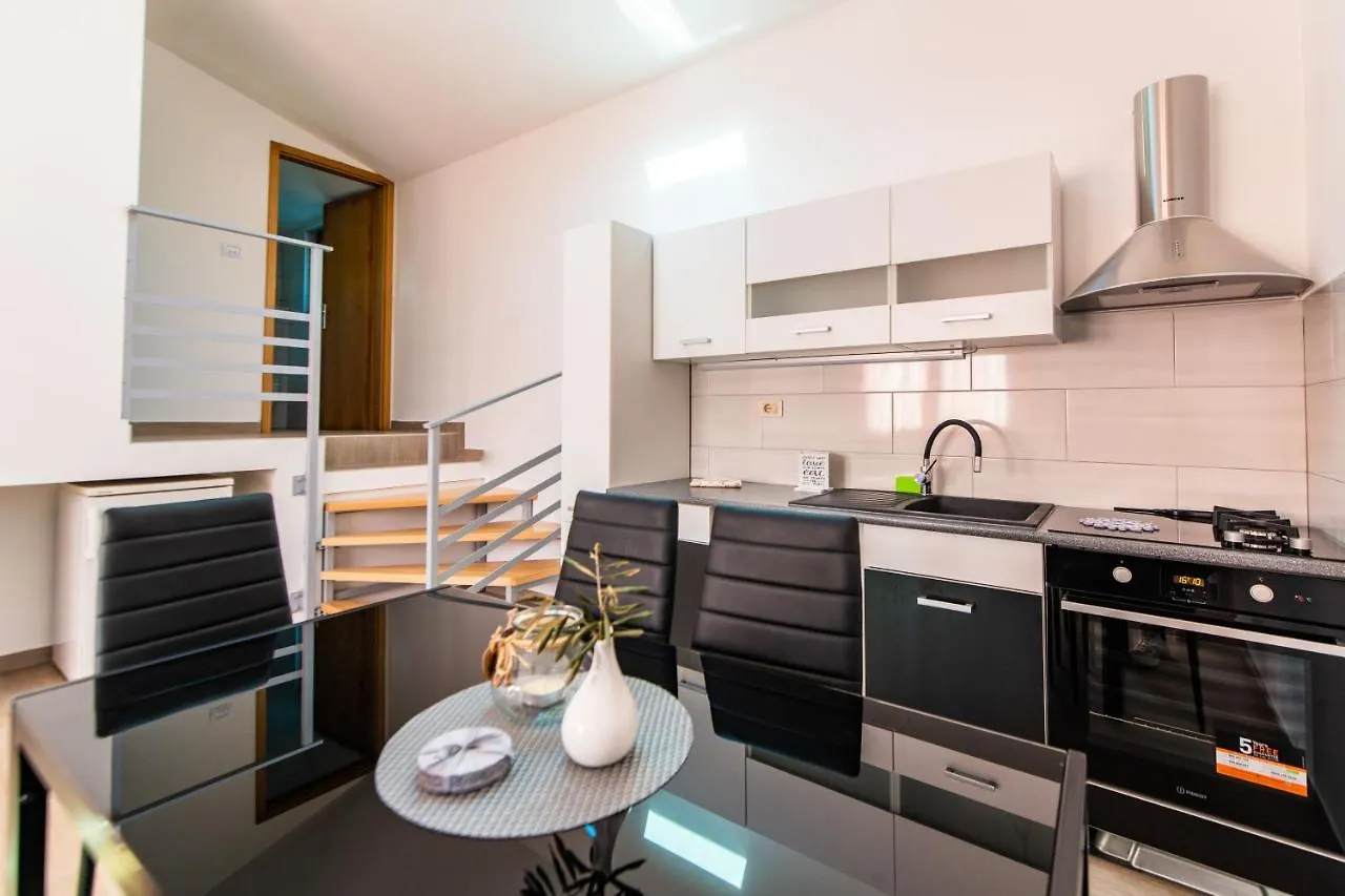 Apartment Mimi Pula 0*,